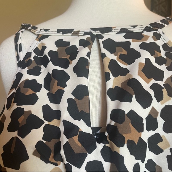 Ellen Tracy Animal Print One Piece Swimsuit NWOT
Size 6 - Picture 3 of 8